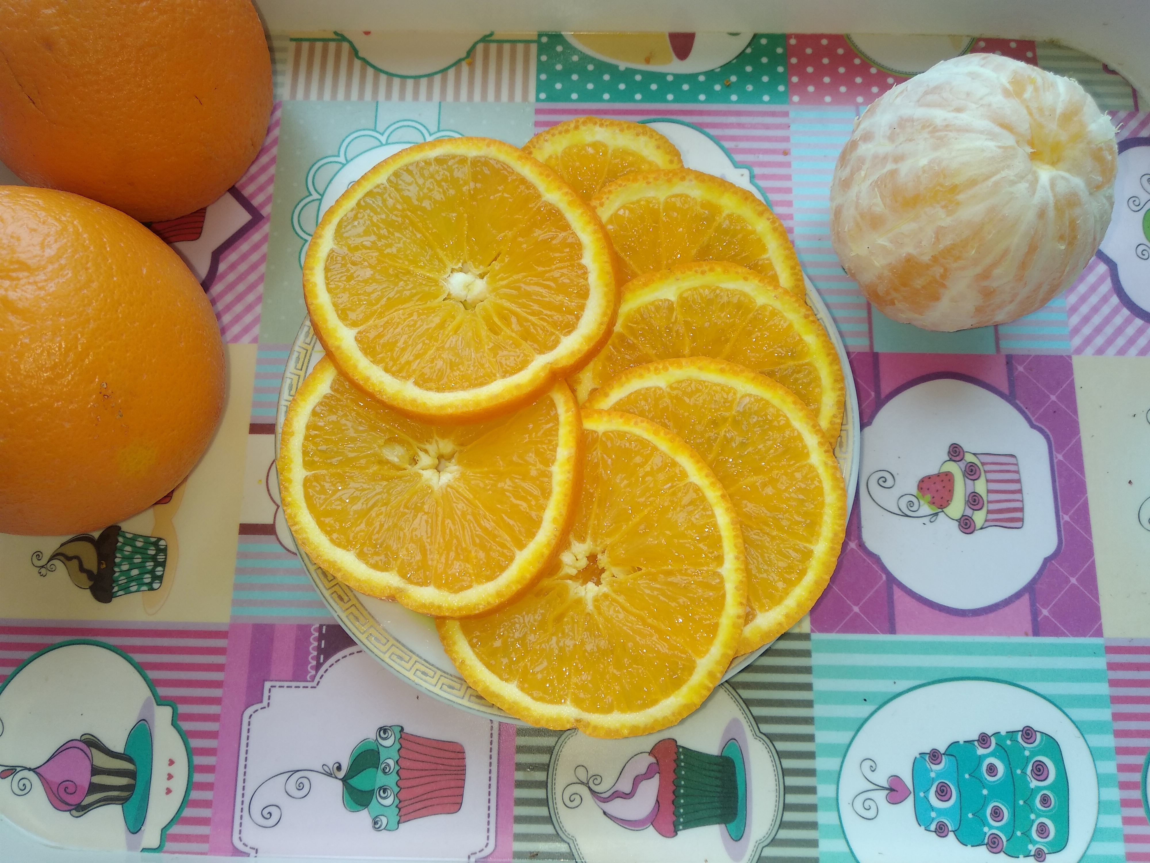 Апельсиновый аромат, нежные, наполненные соком дольки 