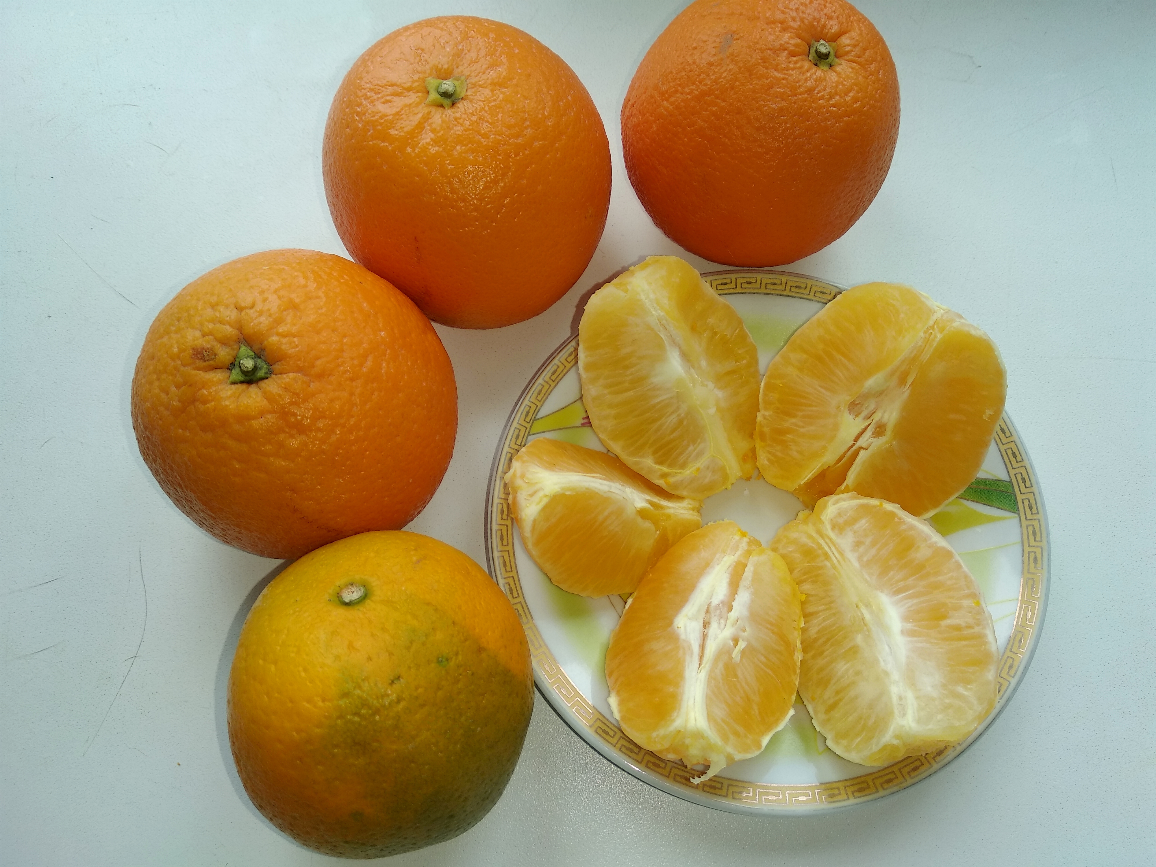 Апельсины, богатые полезными элементами, витаминами